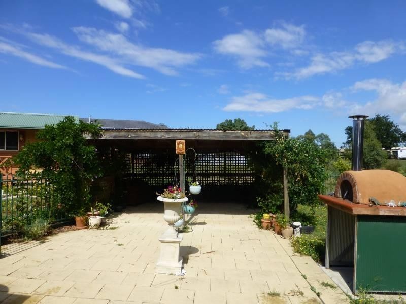 20 Camp Parade, Clunes VIC 3370