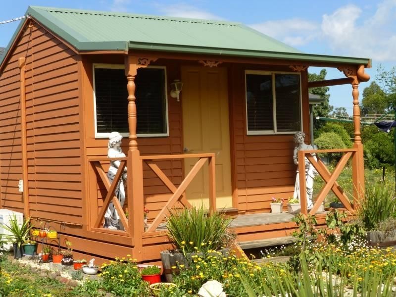 20 Camp Parade, Clunes VIC 3370