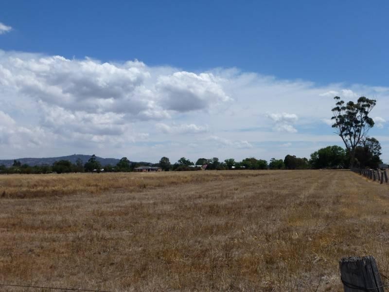 ca10,11 .. Flood/Island  Street, Clunes VIC 3370