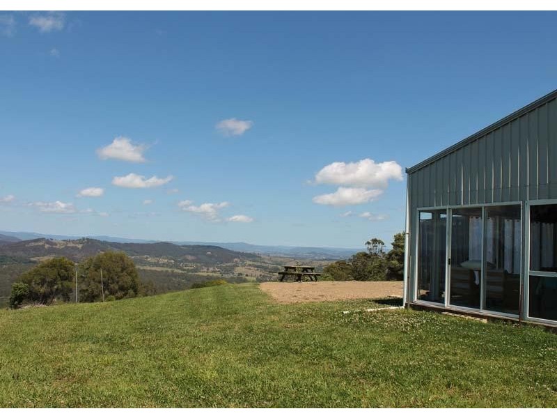 303 Tablelands Road, Cooran QLD 4569