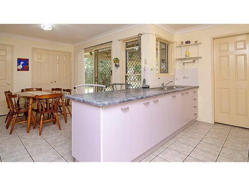 16 Foxdale Court WATERFORD WEST 4133, Waterford West QLD 4133