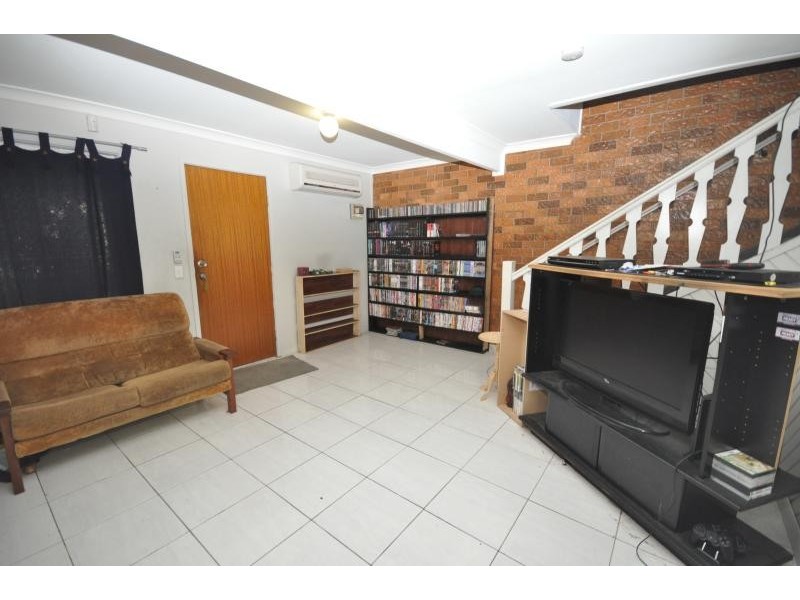 2/18 Defiance  Road, Logan Central QLD 4114