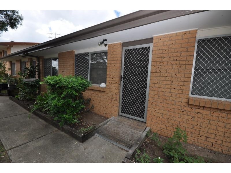 4/44 Defiance  Road, Logan Central QLD 4114