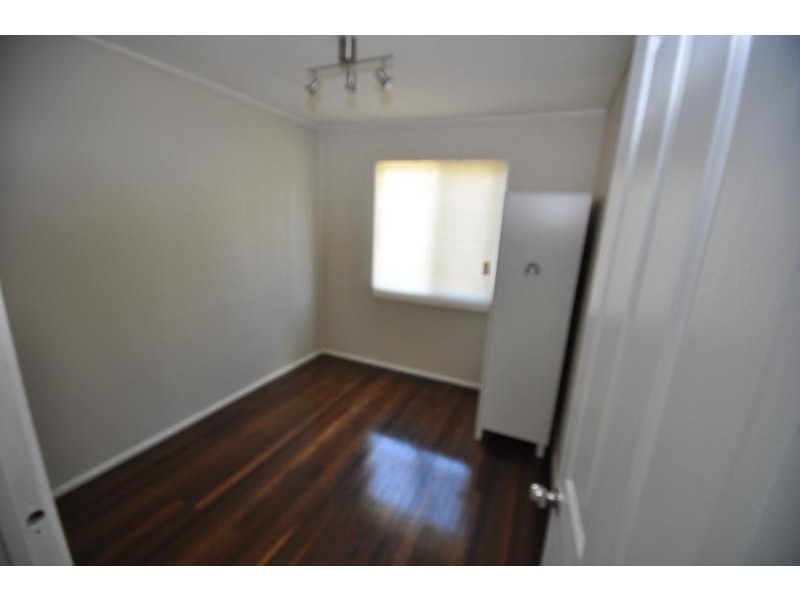 4 Ash Avenue, Woodridge QLD 4114