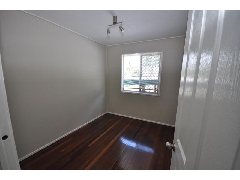 4 Ash Avenue, Woodridge QLD 4114