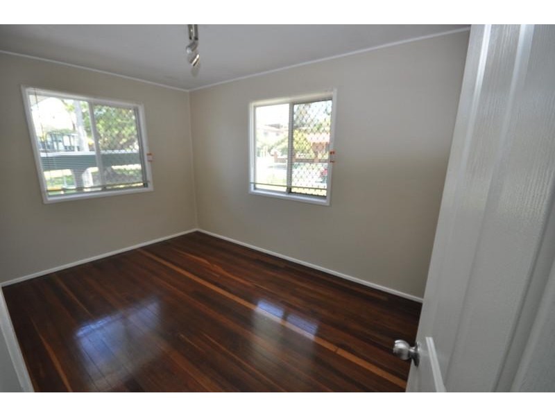 4 Ash Avenue, Woodridge QLD 4114