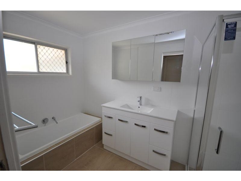 2 Sapium Street, Kingston QLD 4114