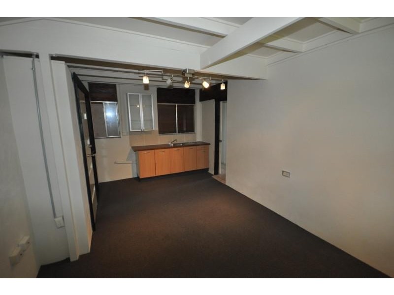 4 Wilde Street, Kingston QLD 4114