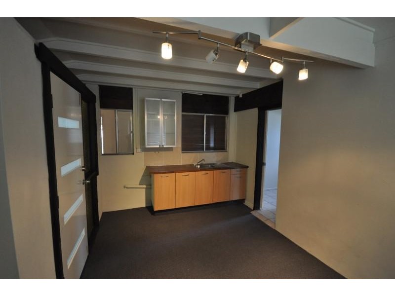 4 Wilde Street, Kingston QLD 4114