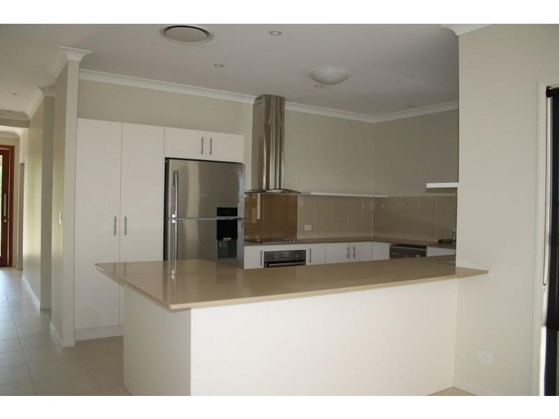 8 Codrington Circuit PACIFIC PINES 4211, Pacific Pines QLD 4211