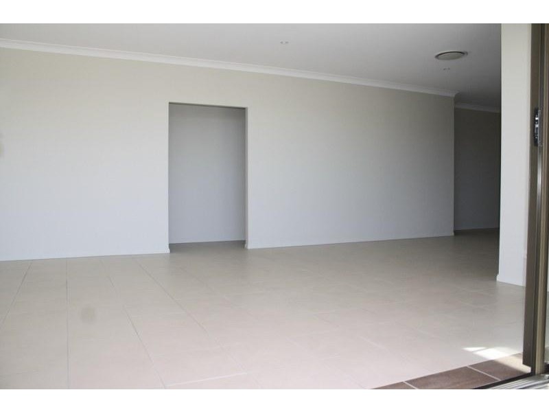 8 Codrington Circuit PACIFIC PINES 4211, Pacific Pines QLD 4211