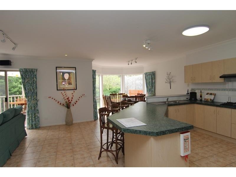 8 Crows Lane GLEN WAVERLEY 3150, Glen Waverley VIC 3150