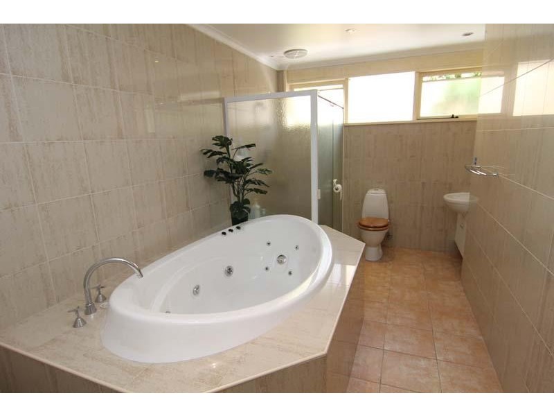 18 Ajax Drive WHEELERS HILL 3150, Wheelers Hill VIC 3150