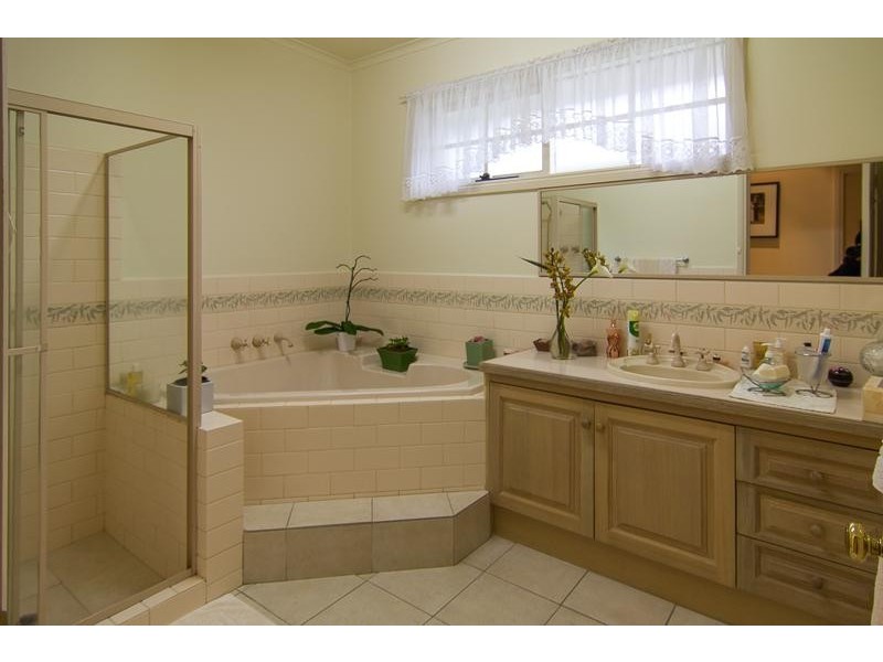 311 Gallaghers Road, Glen Waverley VIC 3150