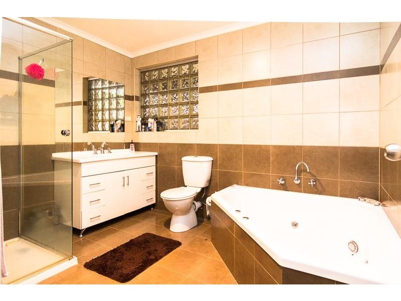 2 Wolf Court, Endeavour Hills VIC 3802