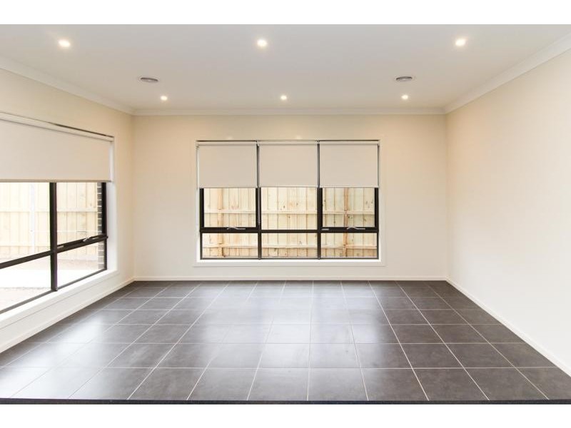 6 Red Brush Drive, Keysborough VIC 3173