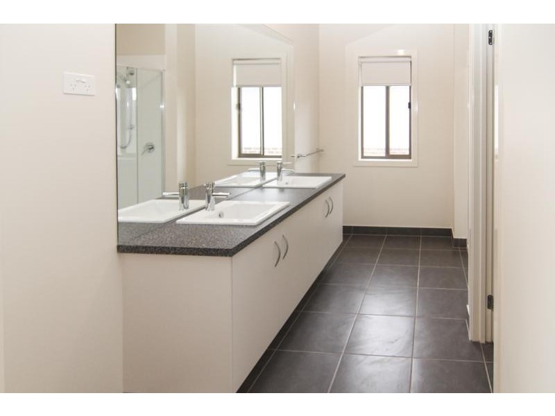 6 Red Brush Drive, Keysborough VIC 3173