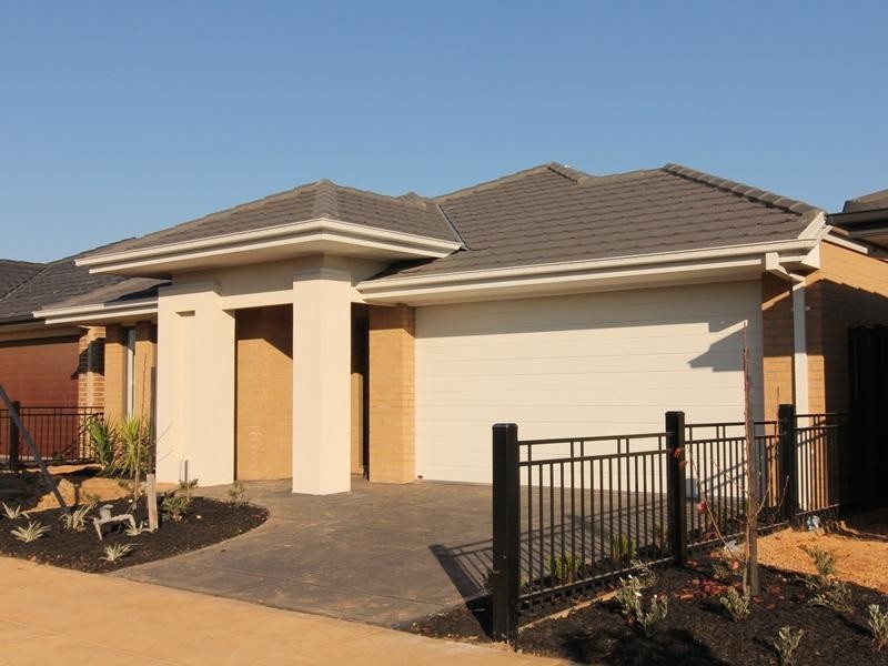 11 Snowsill Circuit, Point Cook VIC 3030