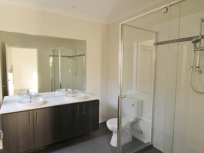 11 Snowsill Circuit, Point Cook VIC 3030