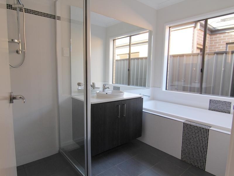 11 Snowsill Circuit, Point Cook VIC 3030