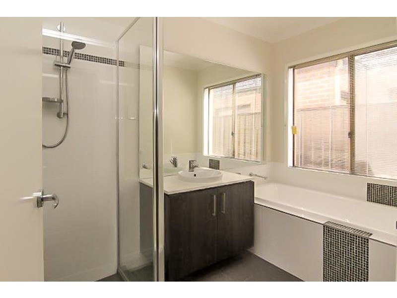 11 Snowsill Circuit, Point Cook VIC 3030
