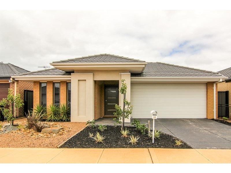 11 Snowsill Circuit, Point Cook VIC 3030