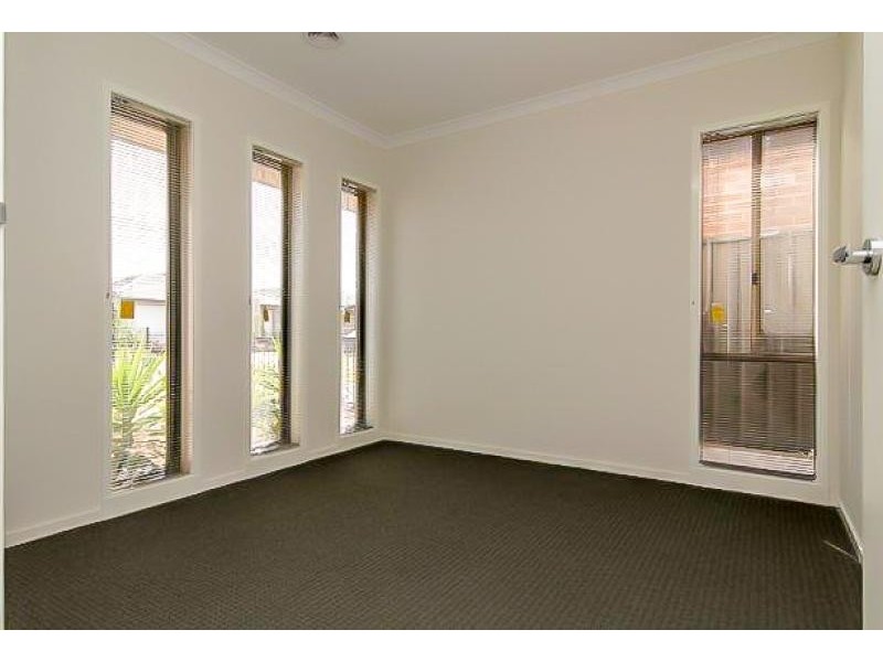 11 Snowsill Circuit, Point Cook VIC 3030