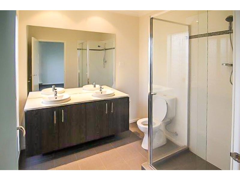 11 Snowsill Circuit, Point Cook VIC 3030