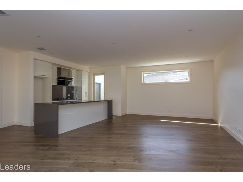 1/2 Adams Avenue, Glen Waverley VIC 3150