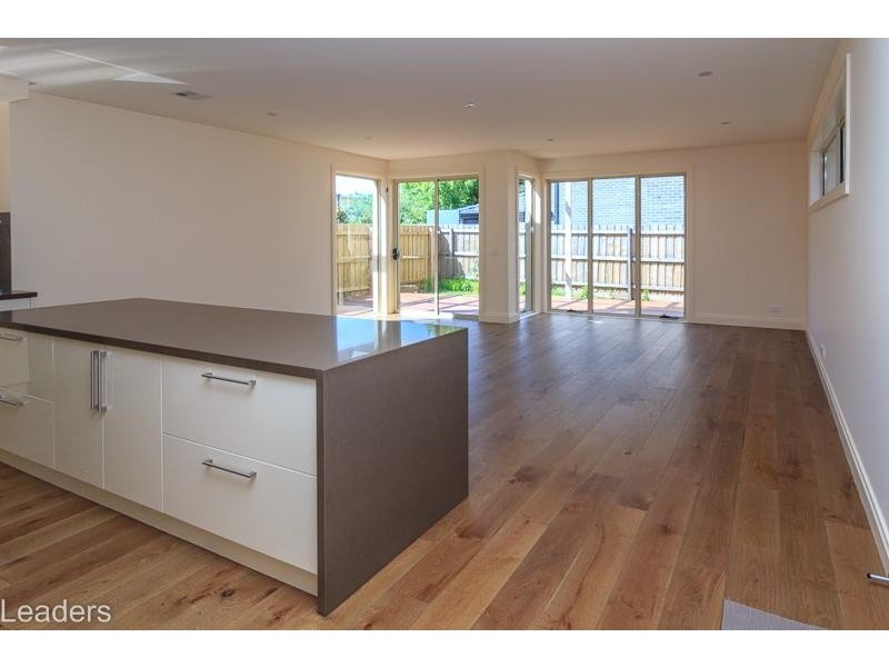 2/2 Adams  Avenue, Glen Waverley VIC 3150