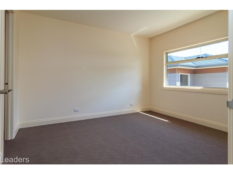 2/2 Adams  Avenue, Glen Waverley VIC 3150