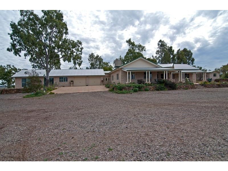 145 Henningsen  Road OAKEY 4401, Oakey QLD 4401