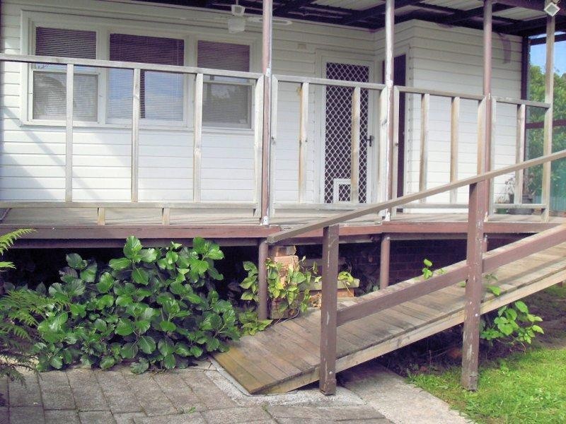 100 Berkeley Street SPEERS POINT 2284, Speers Point NSW 2284