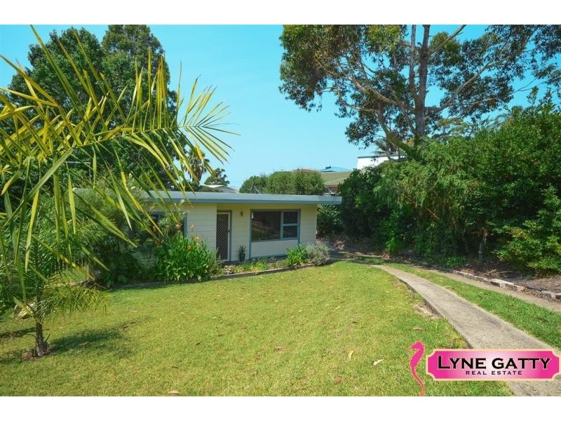 24 Coogee Street, Tuross Head NSW 2537