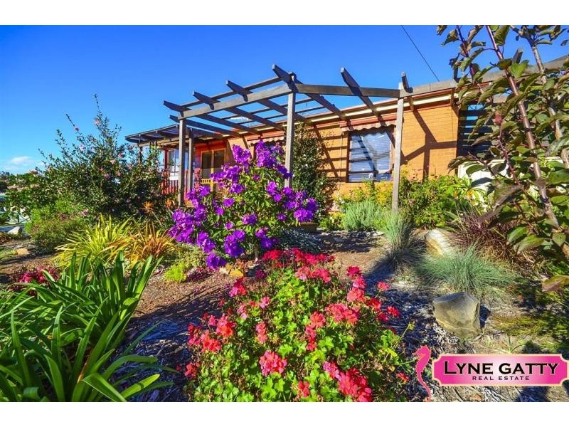 27 Anderson Avenue, Tuross Head NSW 2537