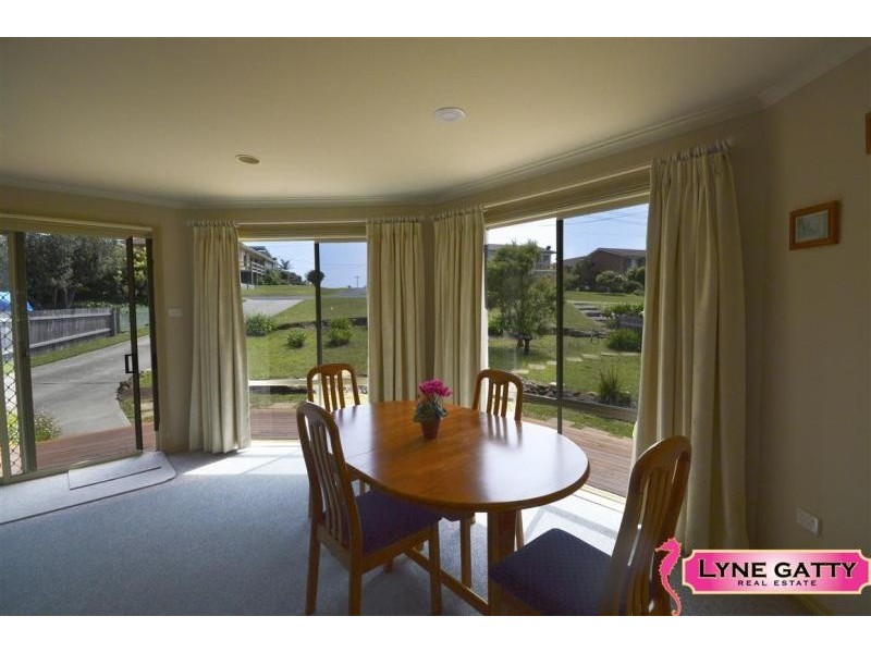 19 Island View  Road, Tuross Head NSW 2537