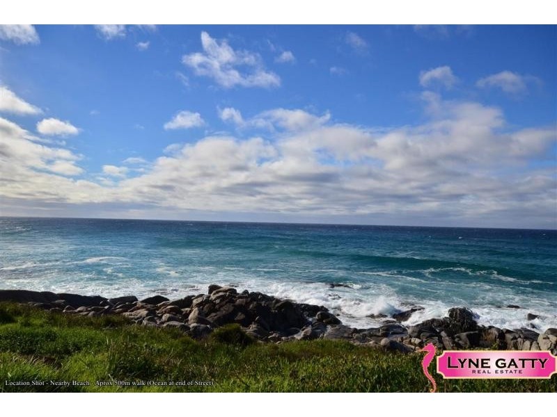 19 Island View  Road, Tuross Head NSW 2537