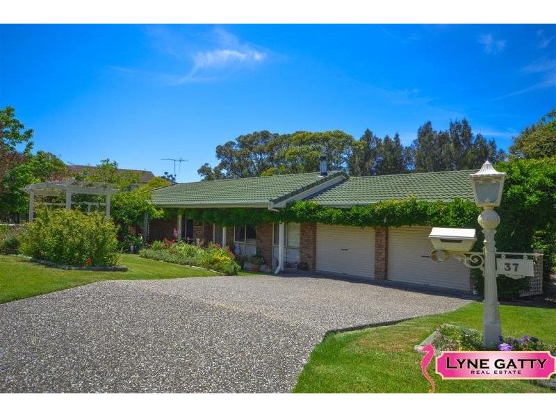 37 Anderson Avenue, Tuross Head NSW 2537
