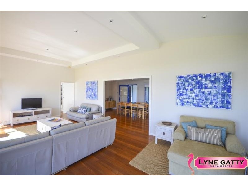 37 Tuross Boulevard, Tuross Head NSW 2537