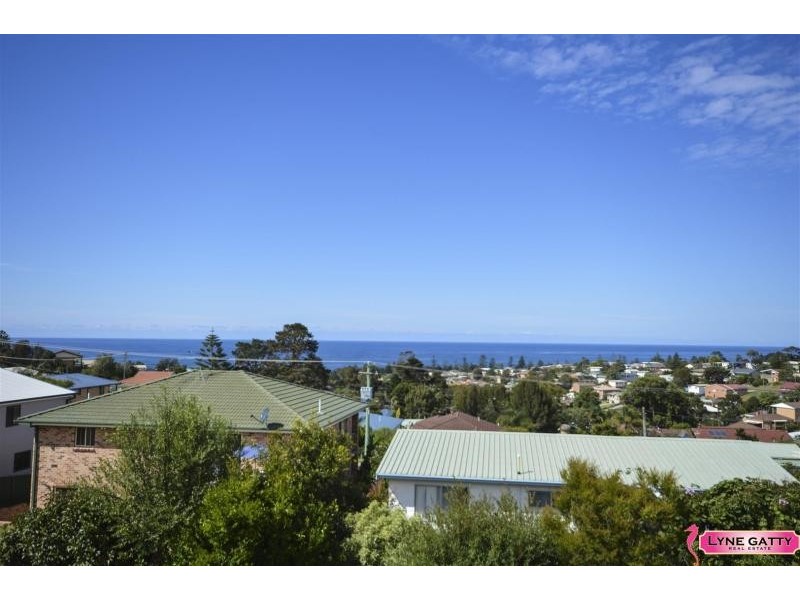 6 Coral  Crescent, Tuross Head NSW 2537