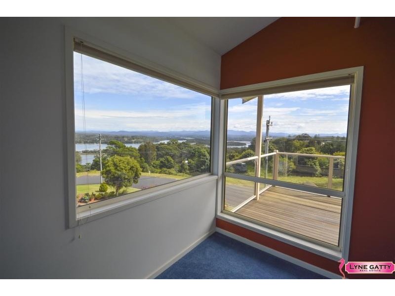 6 Coral  Crescent, Tuross Head NSW 2537