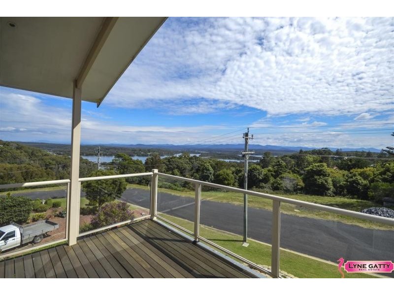 6 Coral  Crescent, Tuross Head NSW 2537