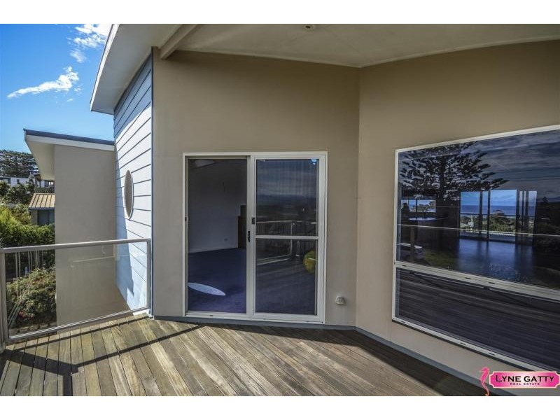 6 Coral  Crescent, Tuross Head NSW 2537