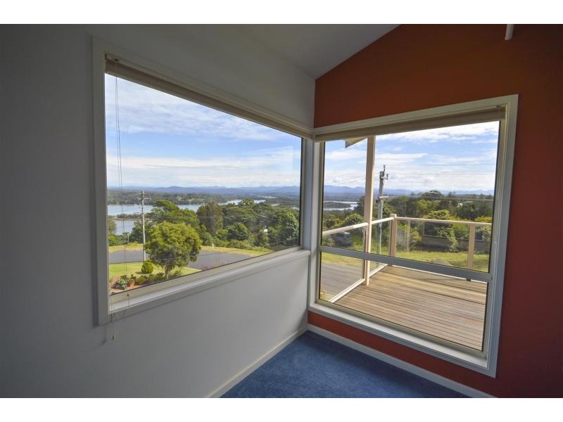 6 Coral  Crescent, Tuross Head NSW 2537