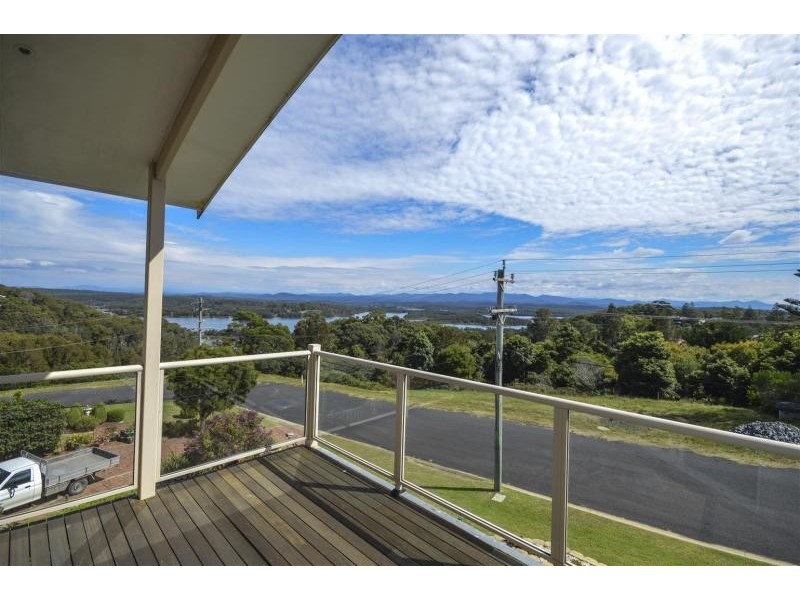 6 Coral  Crescent, Tuross Head NSW 2537