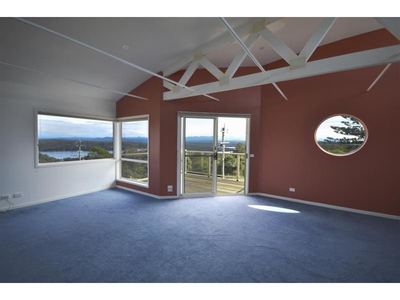 6 Coral  Crescent, Tuross Head NSW 2537