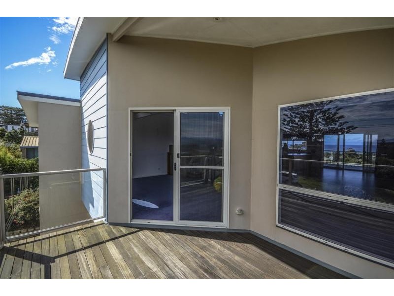 6 Coral  Crescent, Tuross Head NSW 2537