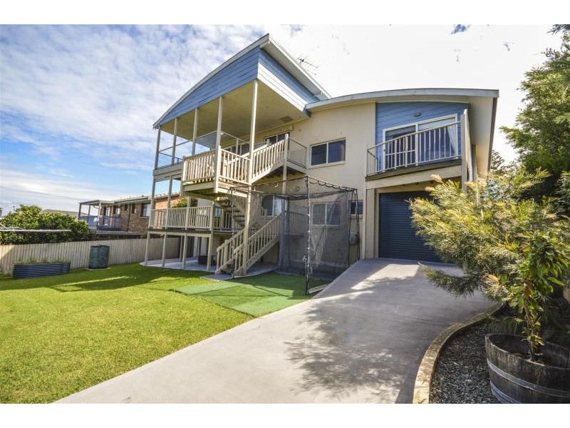6 Coral  Crescent, Tuross Head NSW 2537