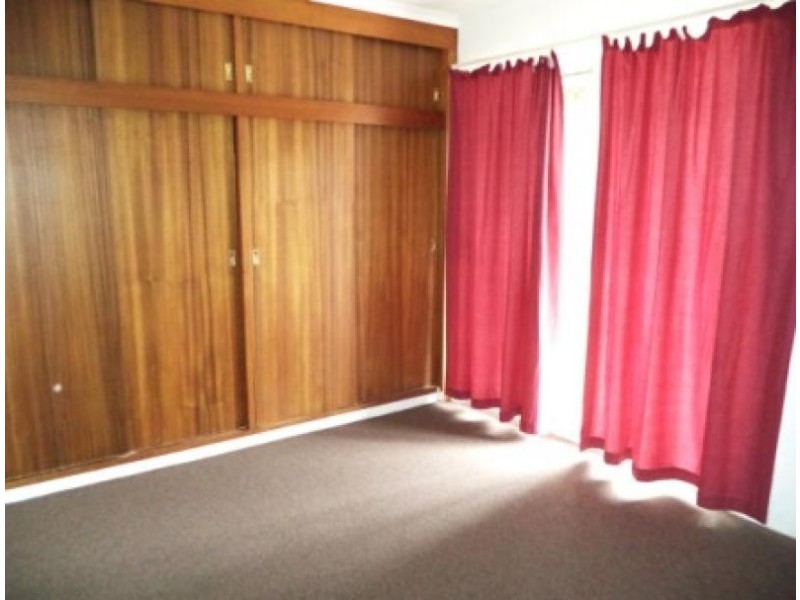 1/8 Yarrow  Street, Queanbeyan NSW 2620