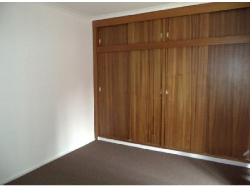 1/8 Yarrow  Street, Queanbeyan NSW 2620